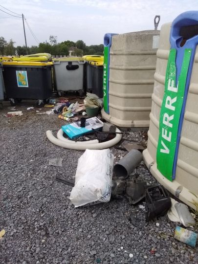 Dépôts sauvages d'ordures à Netto